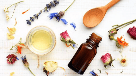 How To Use Essential Oils To Stay Healthy When Traveling